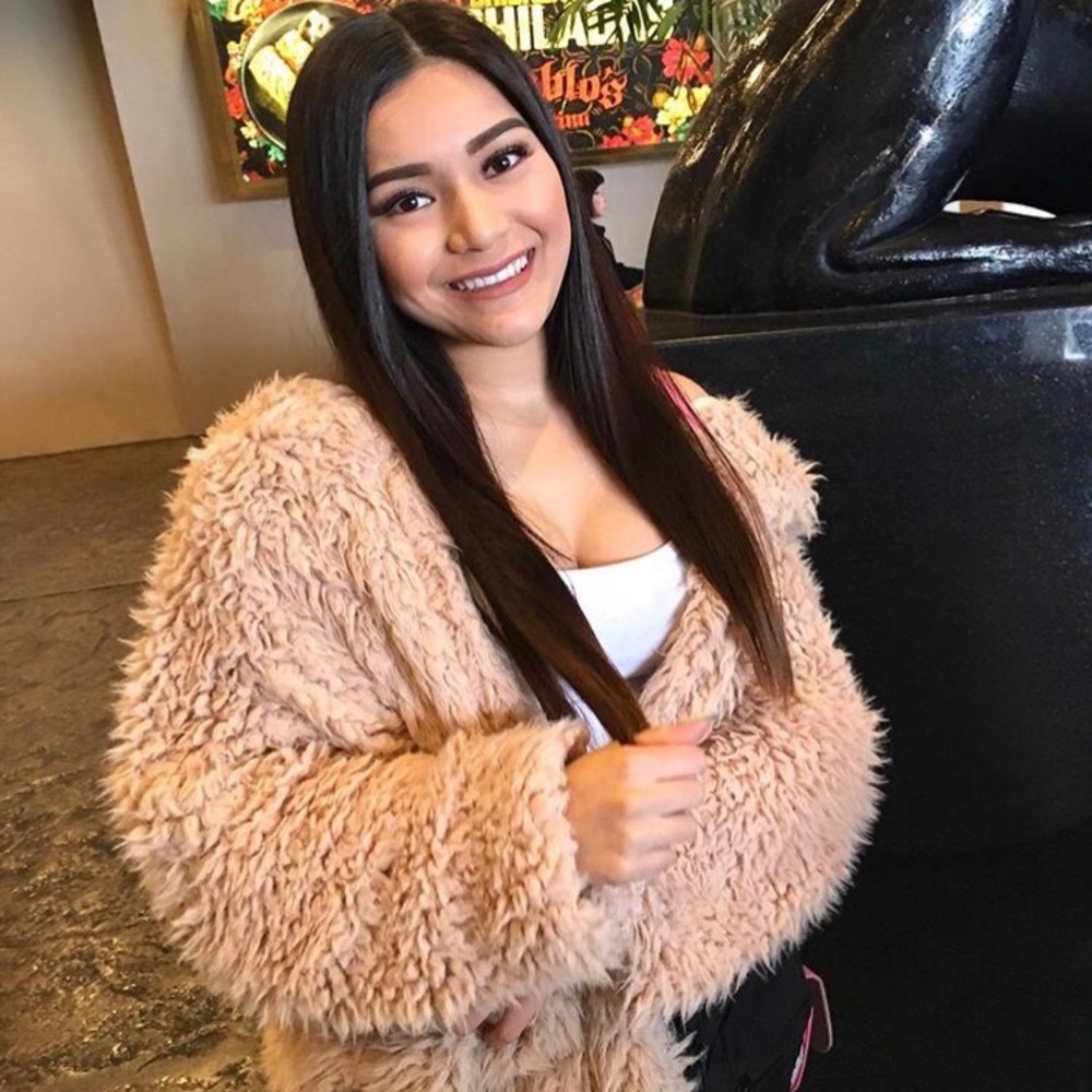 Oversized light pink fuzzy coat with a hoodie - Picture 1 of 1